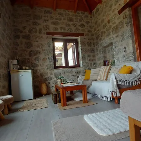 Homonatura Petrinum Ferienhaus Ariokhorion